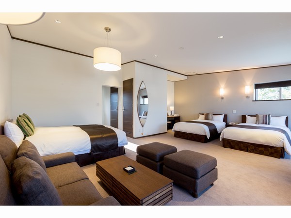 Premium Western-style room, 4 semi-double beds