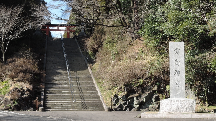 *【霧島神宮】大階段をのぼり、参道を抜ければ社殿がご覧頂けます。