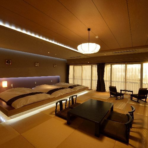 [Phòng hướng hồ] Bậc thang giữa chiếu tatami và giường thấp nên ngay cả người lớn tuổi cũng có thể yên tâm sử dụng.