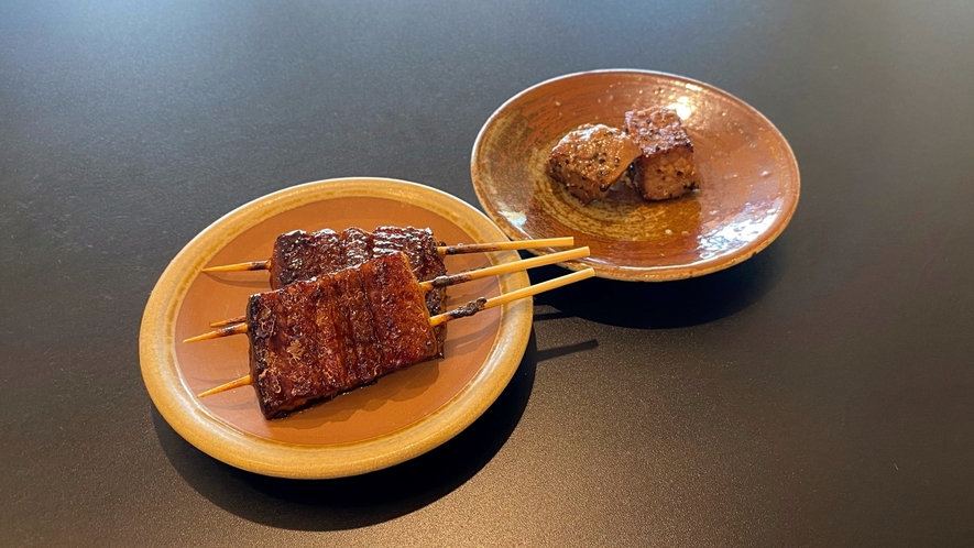 うなぎ蒲焼と牛串焼き食べ放題