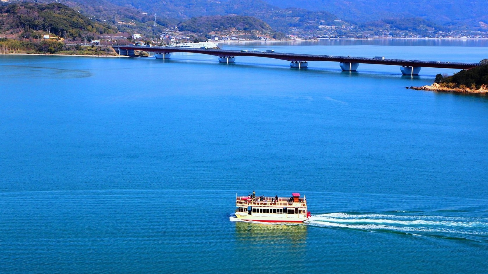 浜名湖遊覧船と東名浜名湖大橋