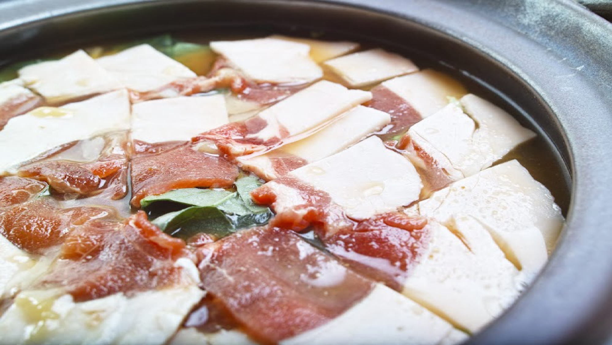 【猪を味わい尽くす贅沢】肉本来の旨味を愉しむ陶板焼きと、特製猪鍋の美食プラン