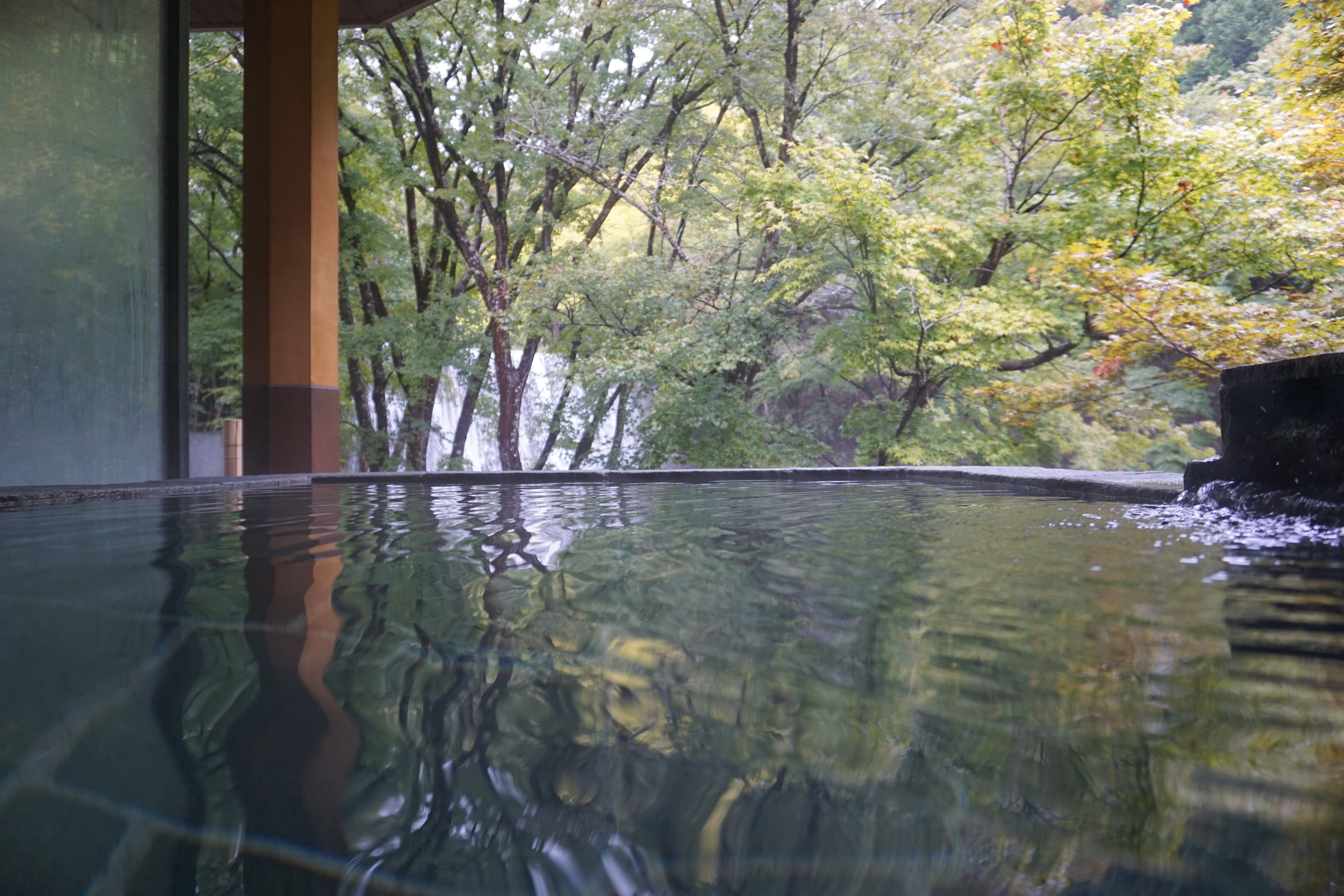 渓流の湯　露天風呂