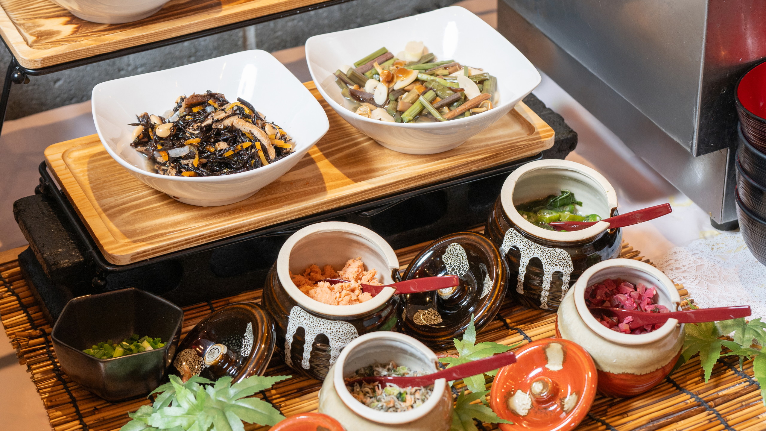 【朝食ビュッフェ】出汁茶漬け・うどんトッピングコーナー