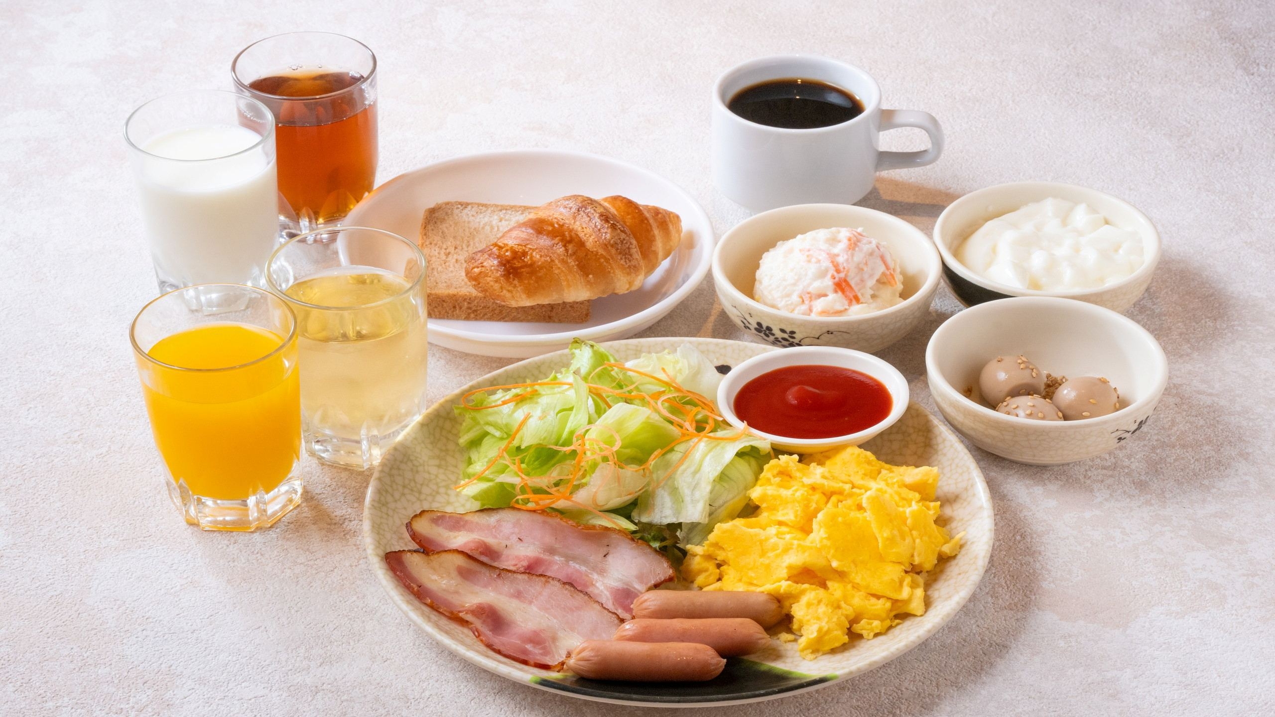 【朝食付き】コージールームでくつろぎステイプラン　和洋40種類のビュッフェ！日替わり中華もご用意！