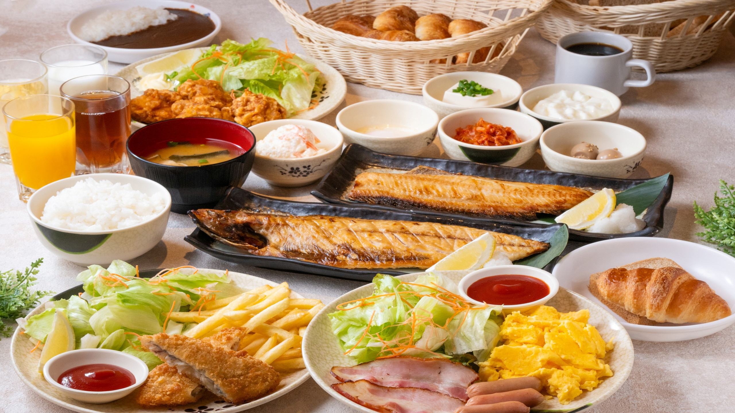 【朝食付き】コージールームでくつろぎステイプラン　和洋40種類のビュッフェ！日替わり中華もご用意！