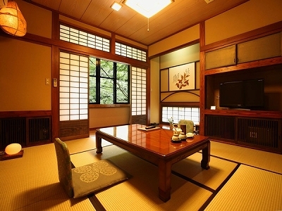Main house 8 tatami mats [lacquer]