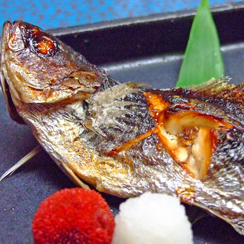 *お料理　魚料理　旬の魚介を素材を生かした調理方でお召し上がりください