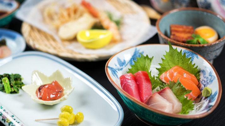 昭和レトロ【楽天限定SALE】30％OFF＜夕朝食つき＞日本海に沈む真っ赤な夕日に感動する宿。