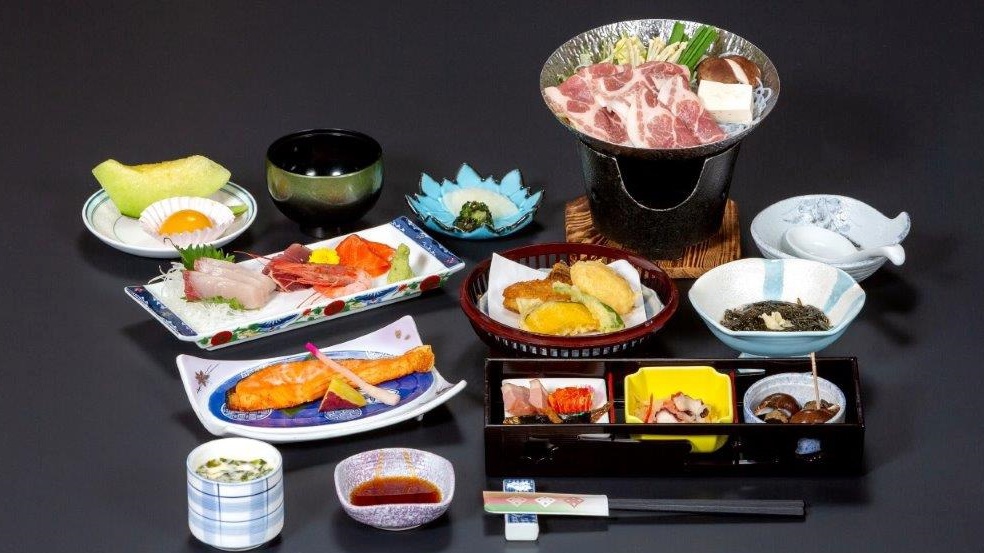 *【ご夕食】村上豚しゃぶしゃぶと日本海の海の幸を堪能、ほっと心落ち着く和食膳です