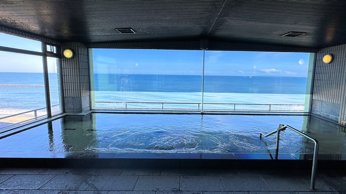 ＜朝食のみ／夕食なし＞「今日温泉に行こうか！」ふらり旅大歓迎♪日本海に沈む真っ赤な夕日に感動する宿。