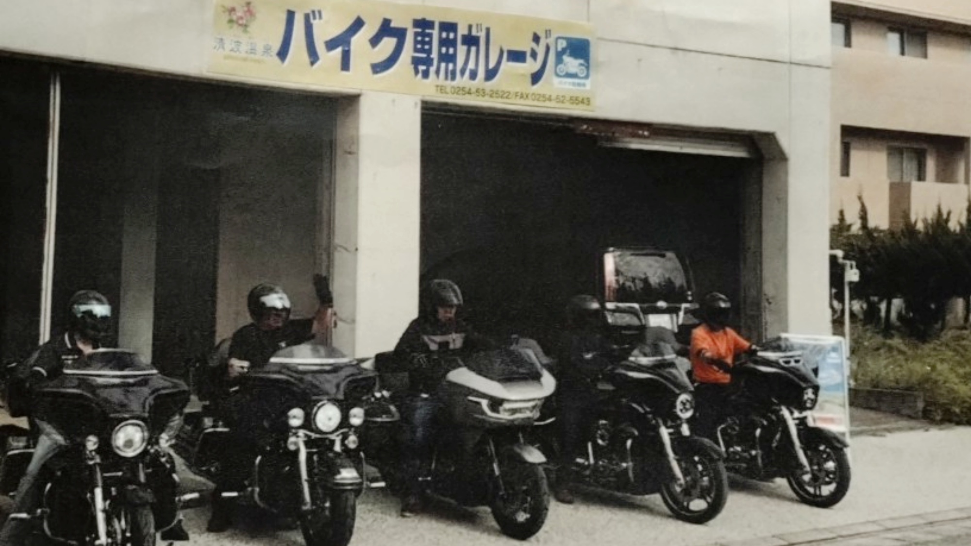 *バイクガレージ
