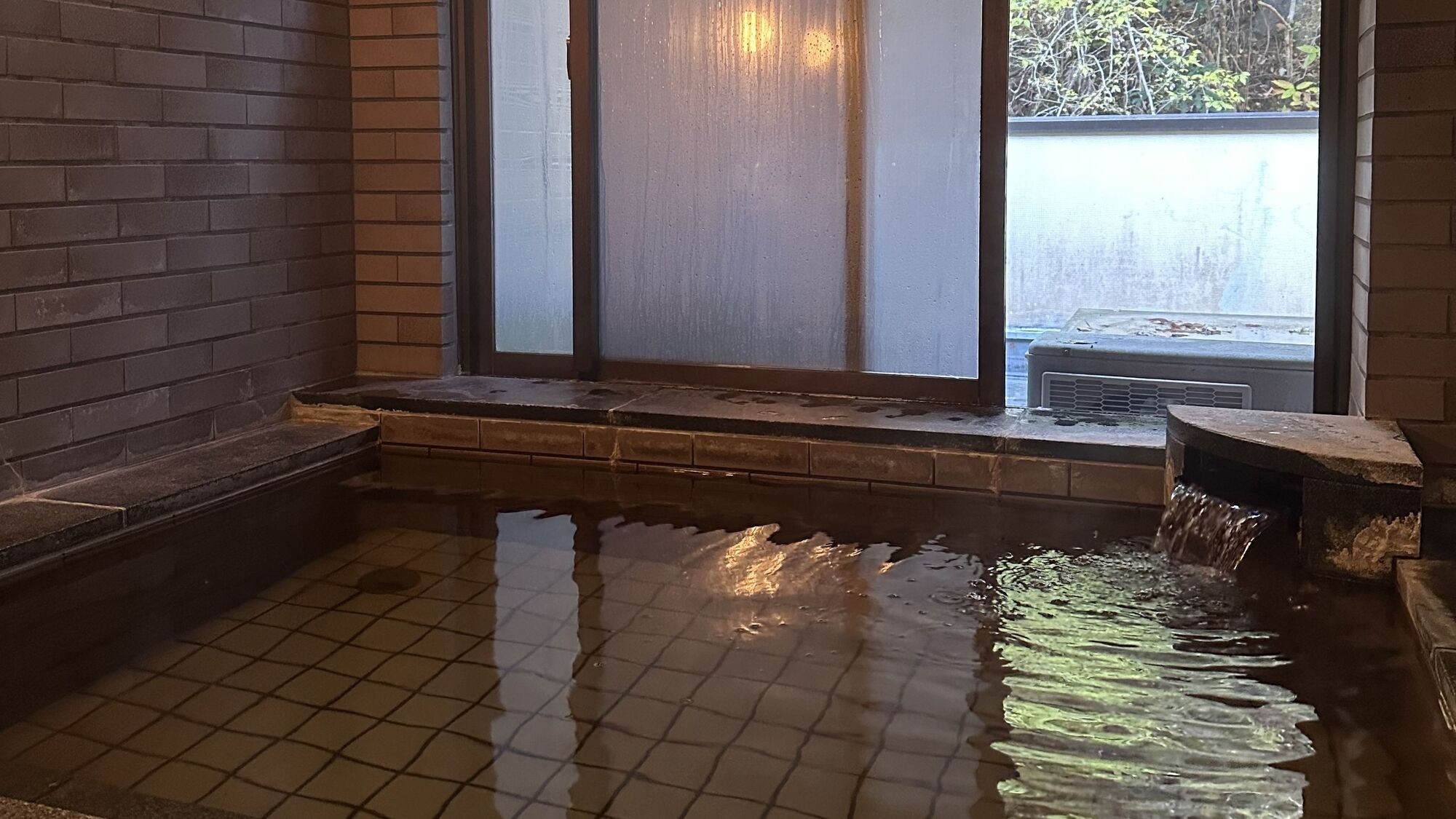 【紅椿の湯】2F浴場（夜間、早朝時利用）