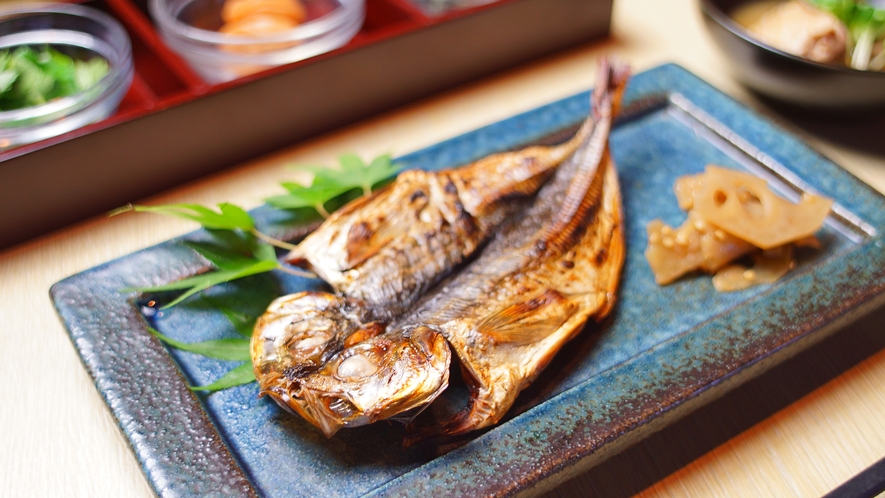 朝食　焼き魚