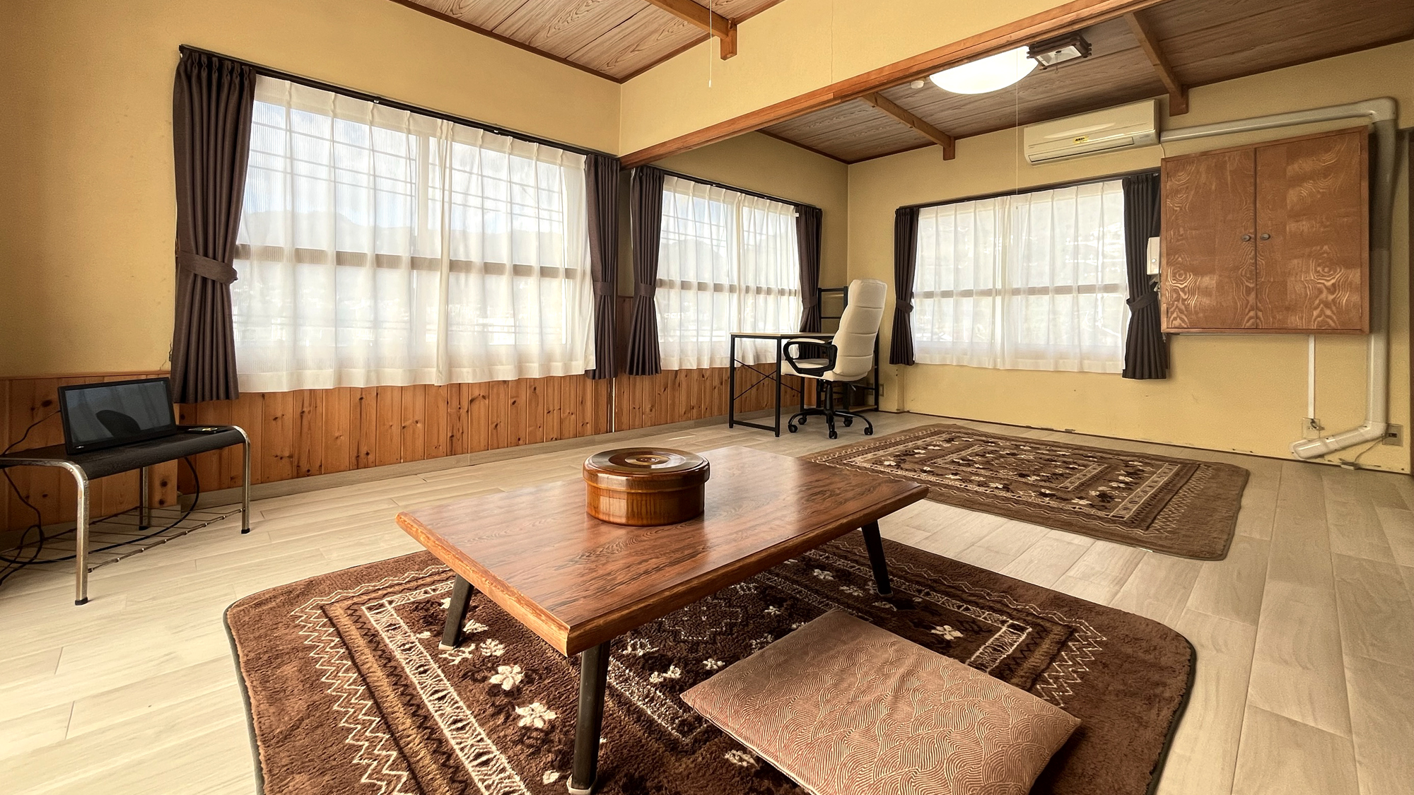 山側フローリング客室＊