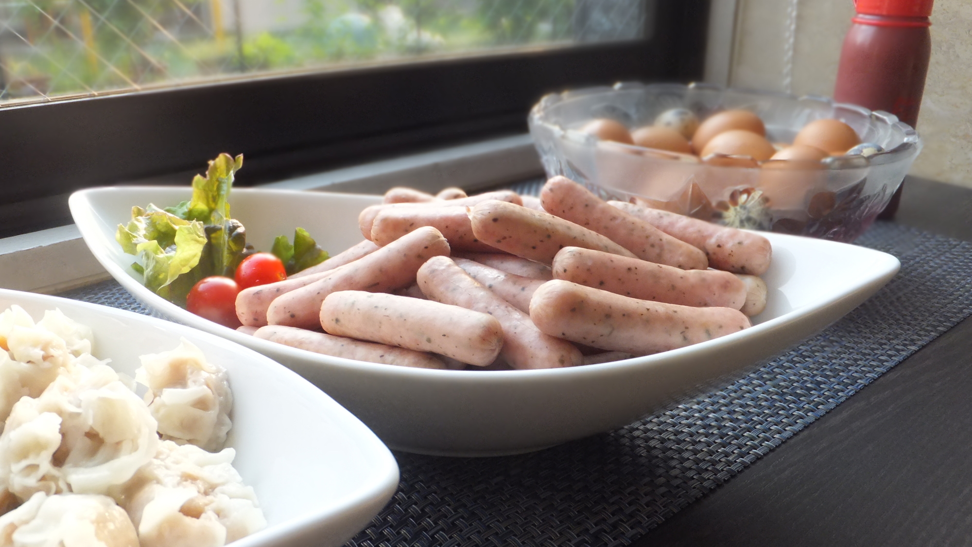 【朝食】無料朝食ではございますが、満足頂けるように早朝より準備しております。