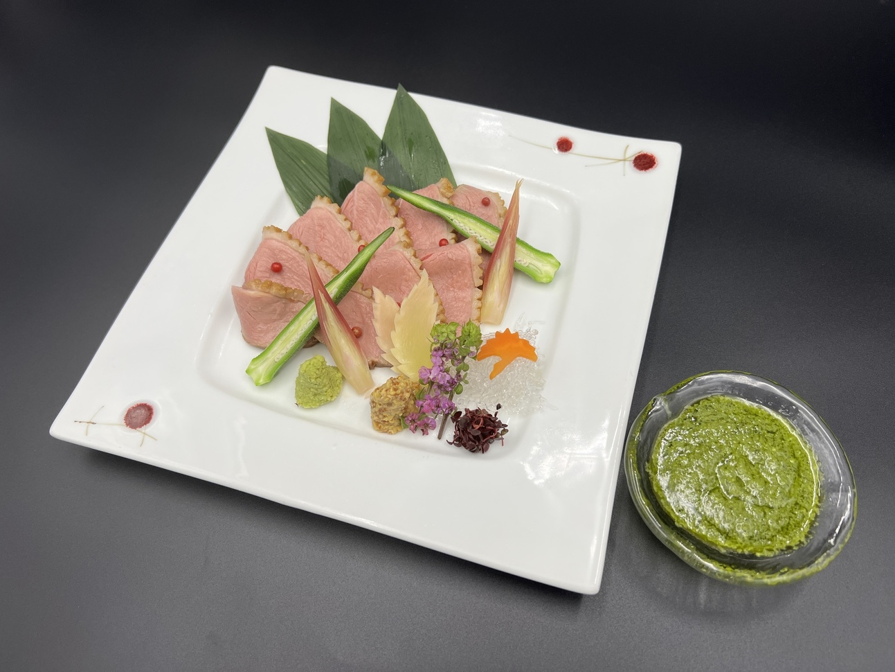 【夏鴨ロースバジルソース添え付会席／会場食】pH10アルカリ温泉を無料貸切風呂で堪能／7月〜9月