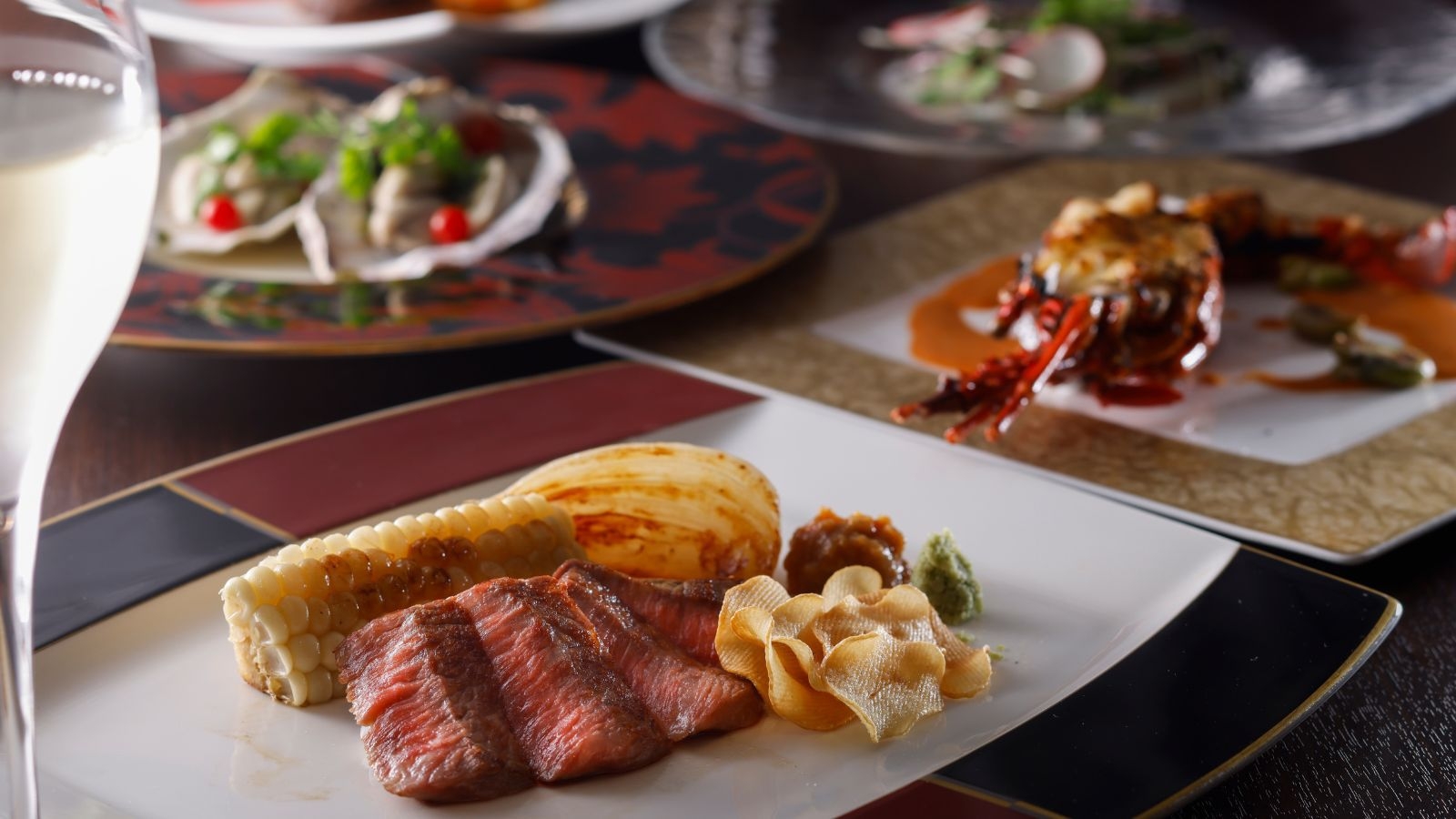 【プレミアムプラン】伊勢海老と黒毛和牛を目の前で焼き上げる大人の贅沢鉄板焼きディナー＜1泊2食＞