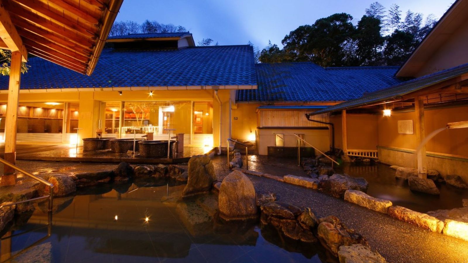ご宿泊のお客様は姉妹館「姉妹館サン浦島・悠季の里」の大浴場が無料でご利用可。※車5分、送迎はございま
