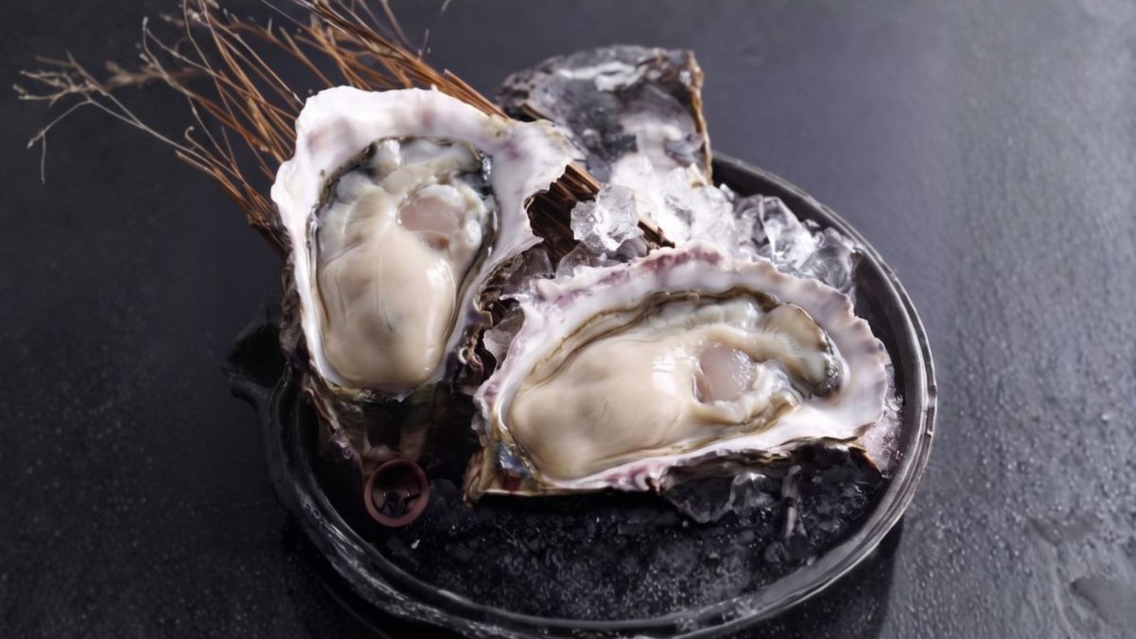 畔蛸産 タグ付き岩牡蠣（2名様用）