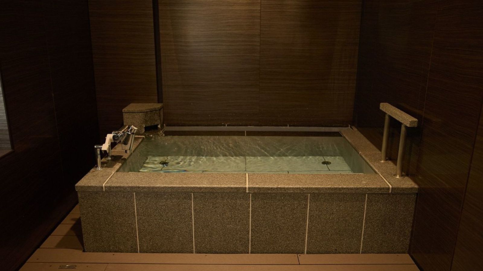 【リニューアル★201】温泉客室にリニューアル。滞在中は、何度でも温泉をおたのしみいただけます。
