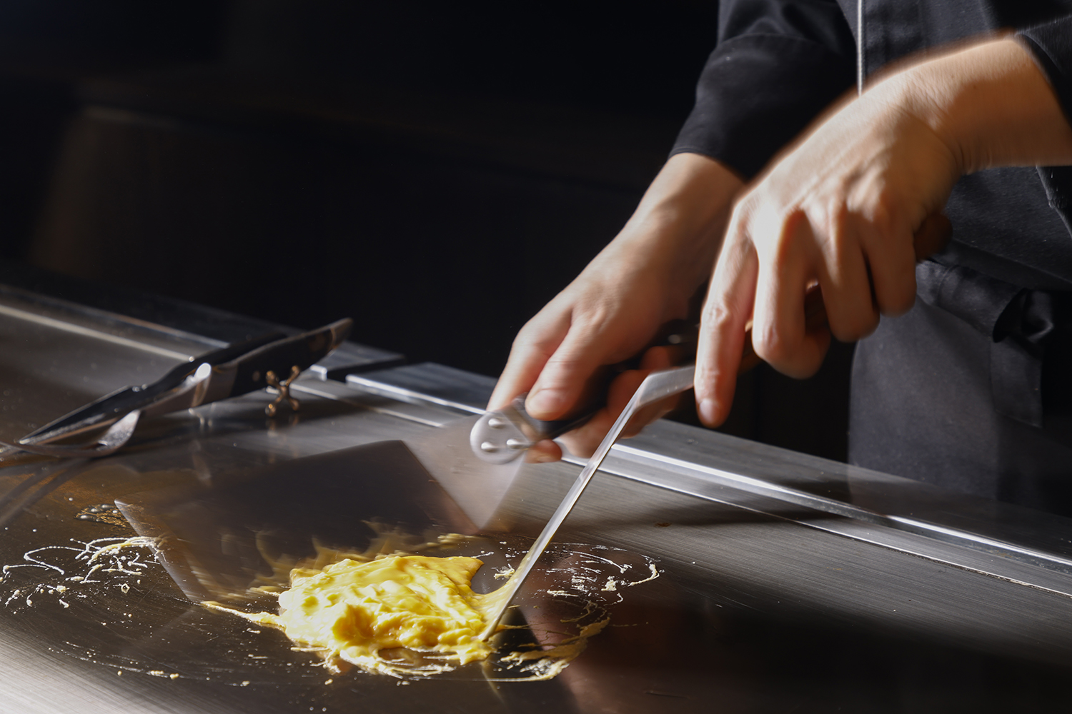 朝食は鉄板で焼き上げるふわふわオムレツ