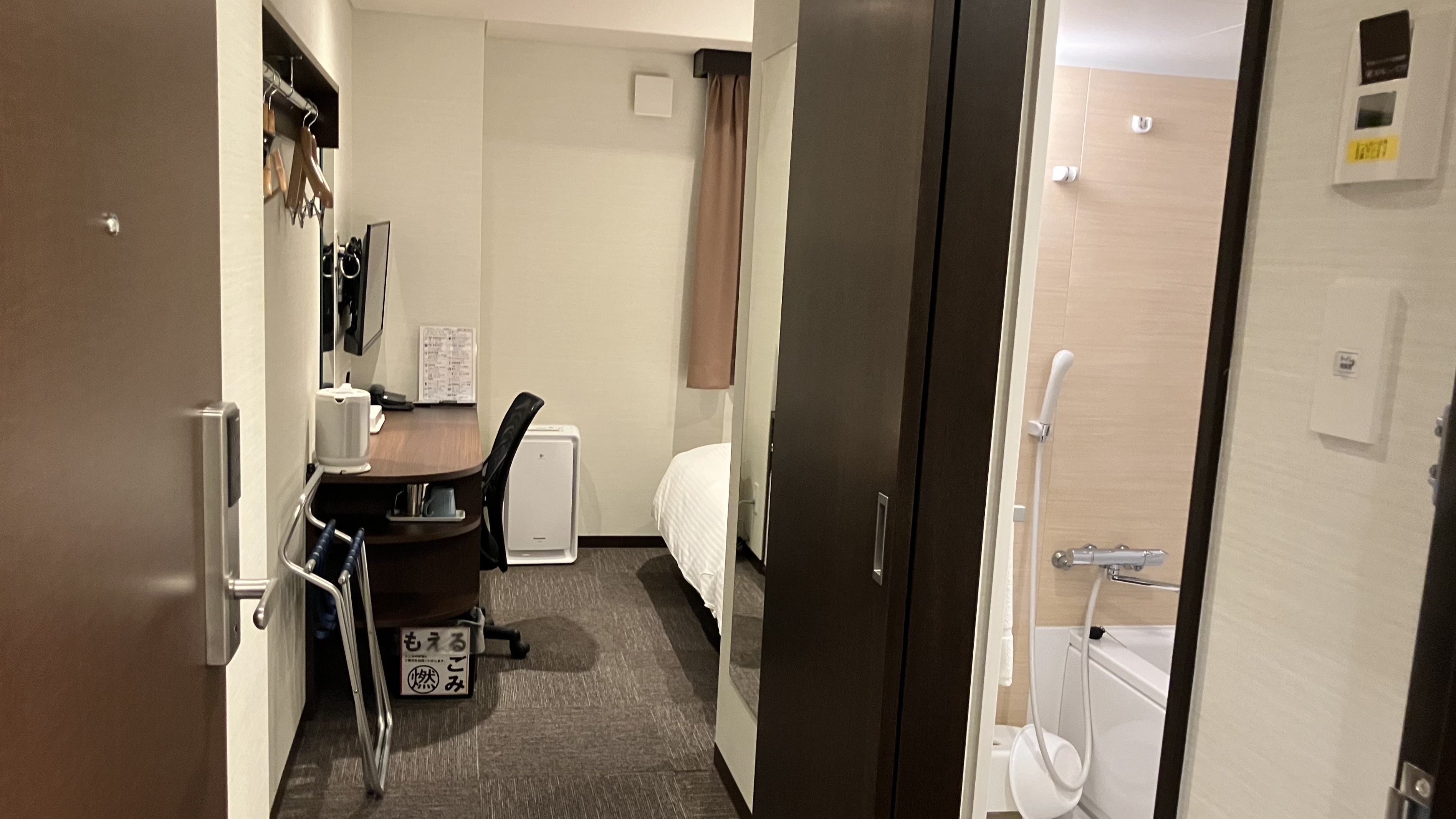 【お部屋】シングルルームはこんな風になっております♪