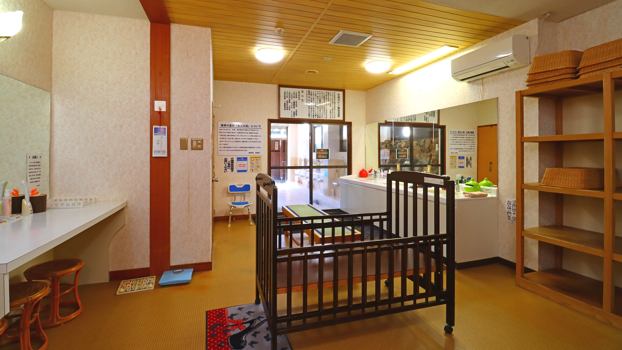 【女湯】脱衣所