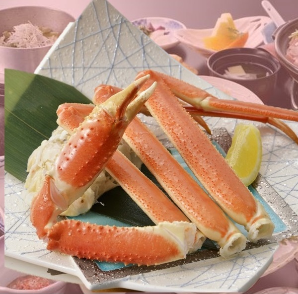 【カニ半身つき会席】　お造り　炊合せ　焼き物　揚げ物　鍋　釜飯　カニ半身　会席料理