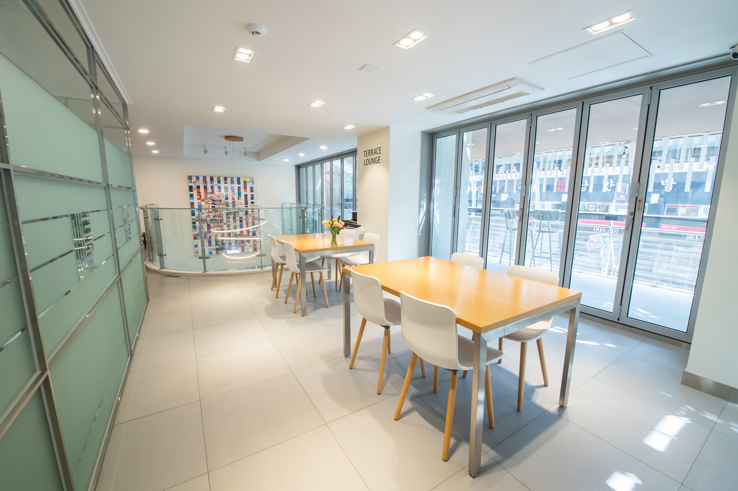 テラス ラウンジ