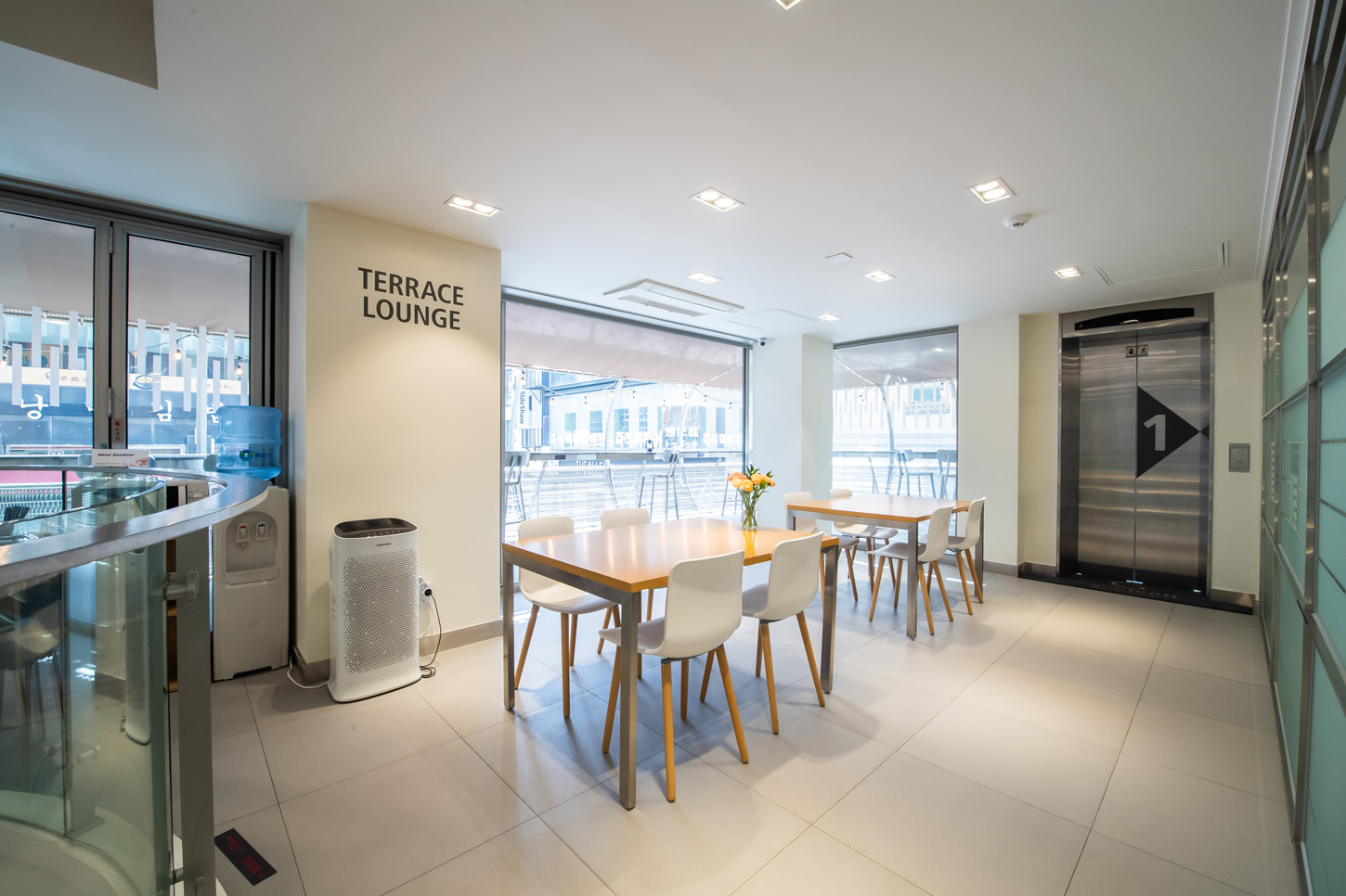 テラス ラウンジ