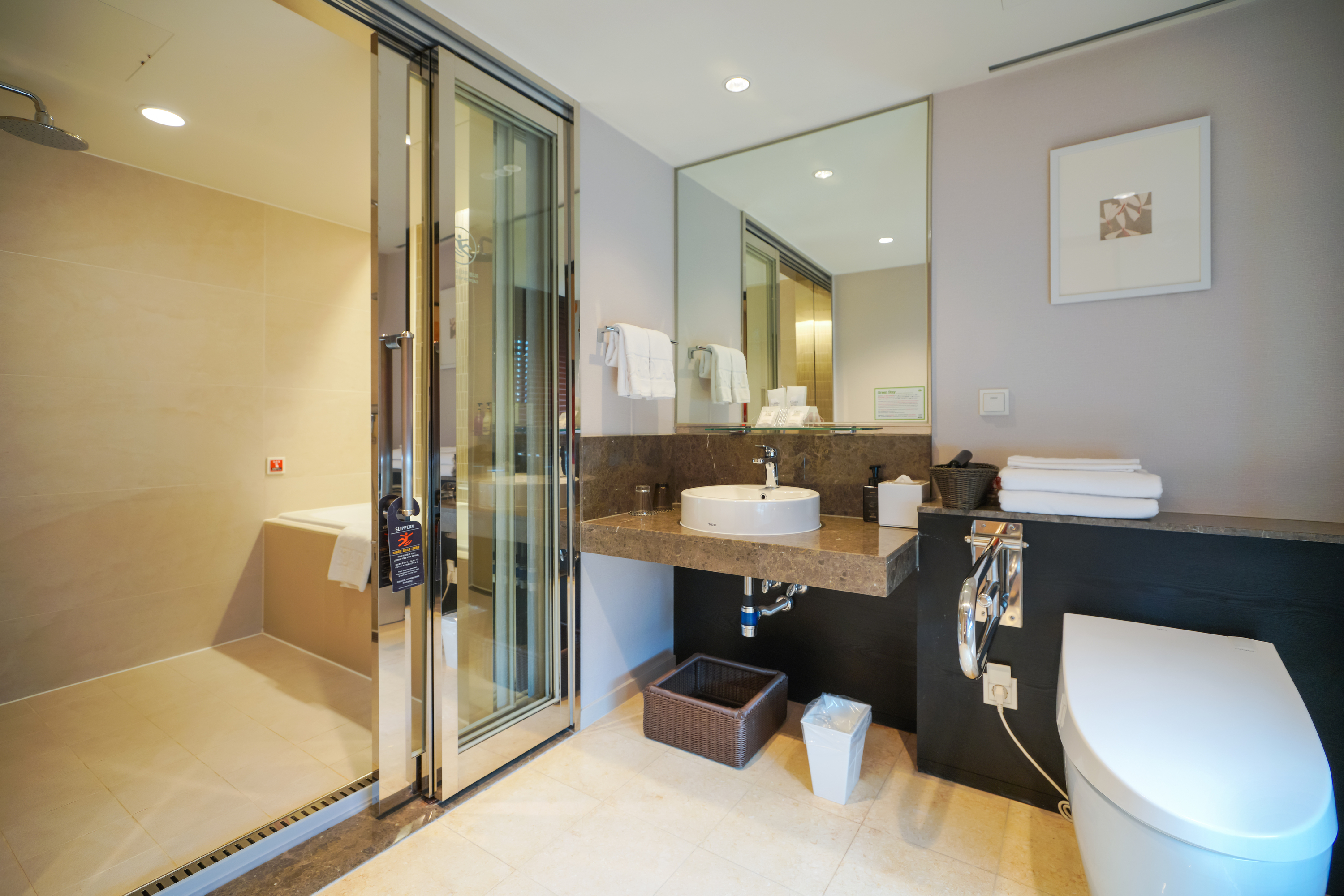 ユニバーサルツイン