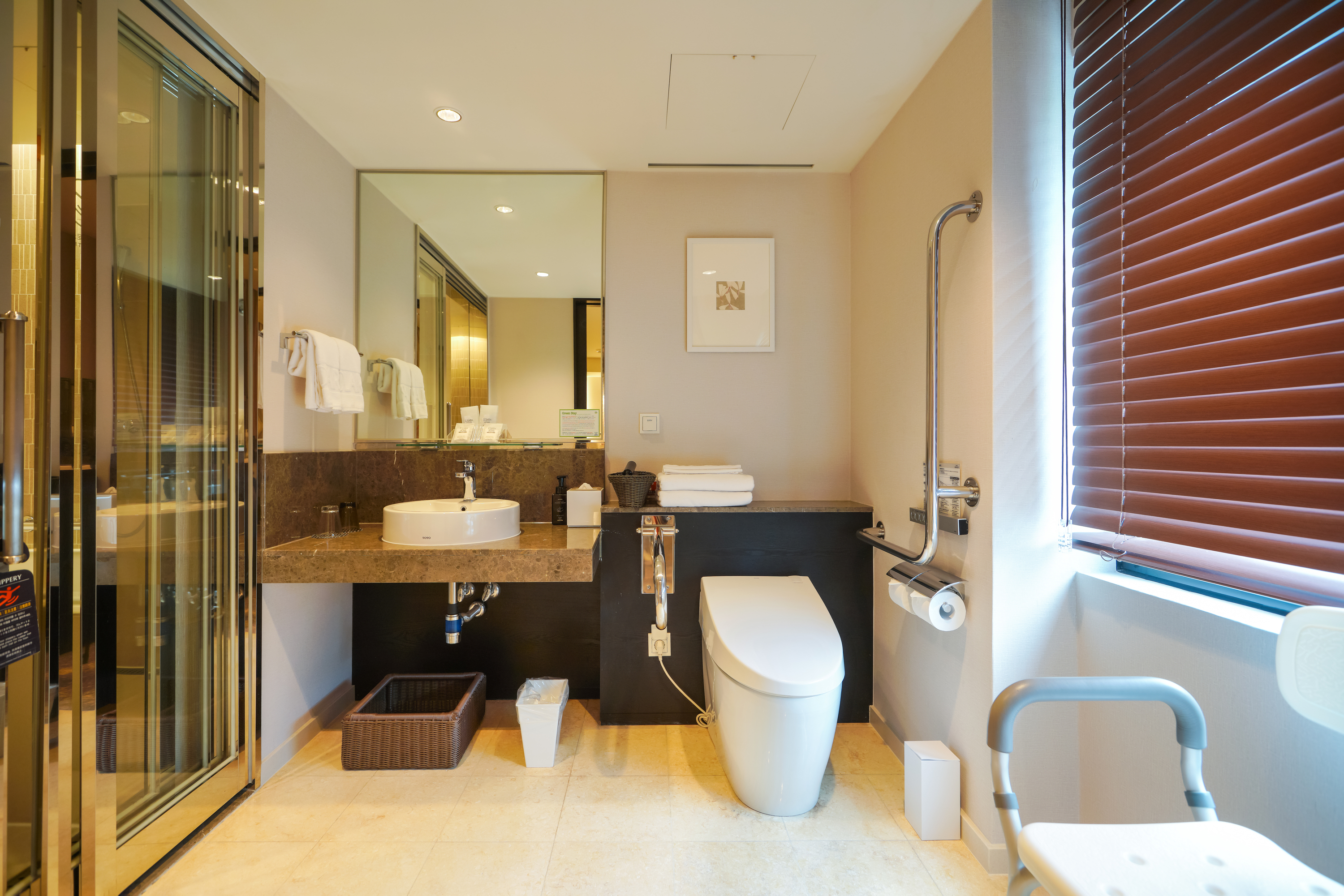 ユニバーサルツイン