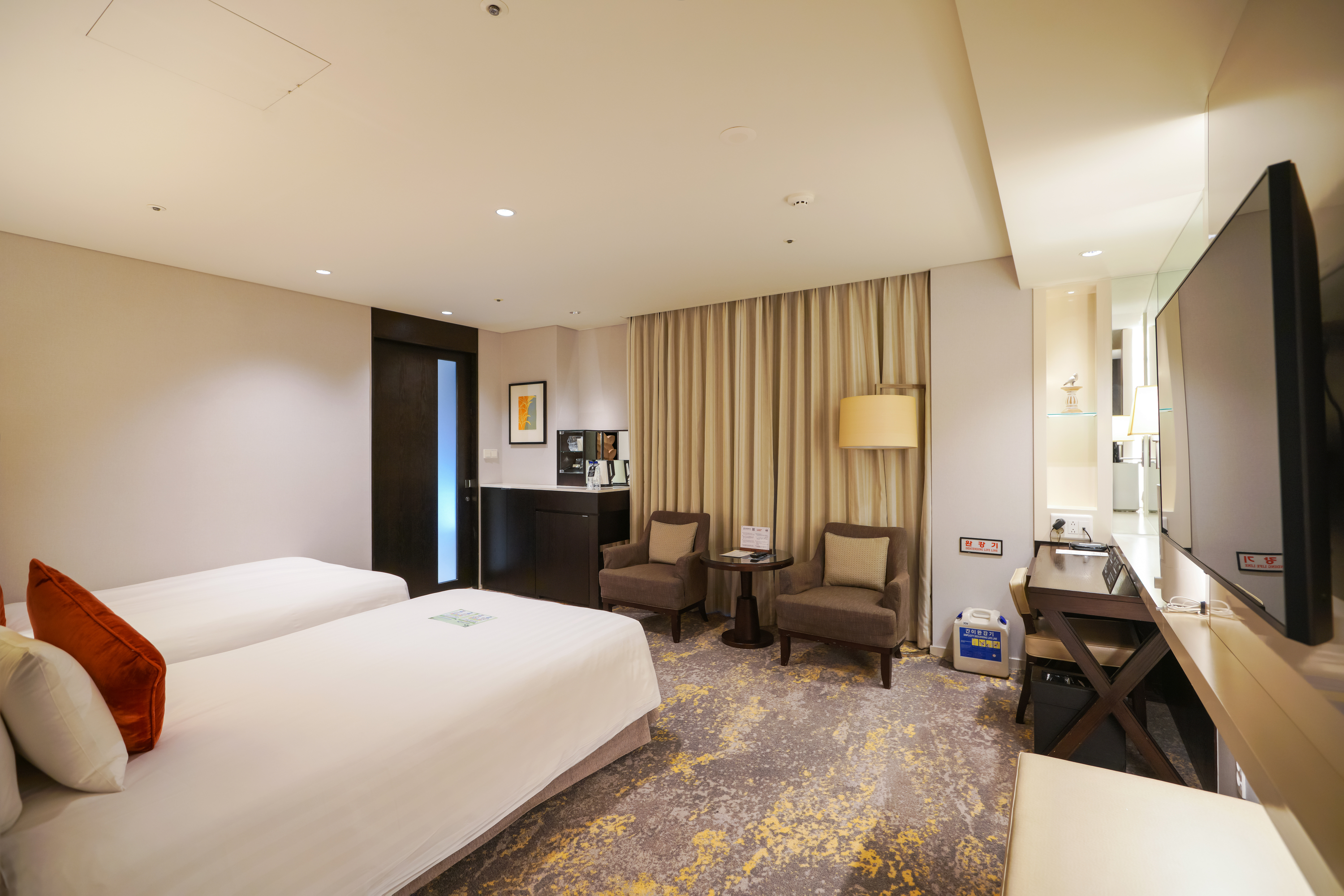 ユニバーサルツイン