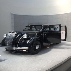 【トヨタ博物館】車で約50分。自動車誕生100年の歴代の車が展示されています。