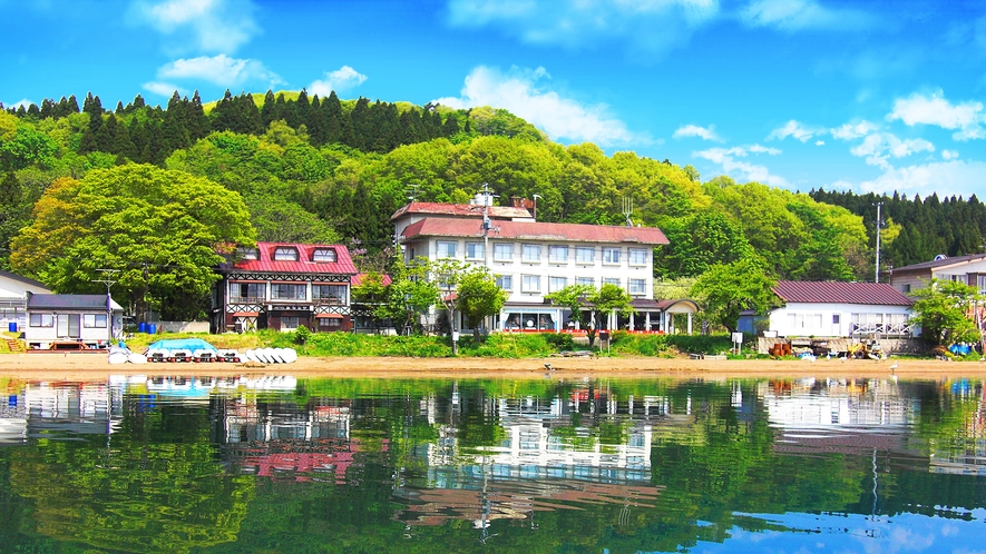 ■ホテル全景■当館は、猪苗代湖まですぐ！