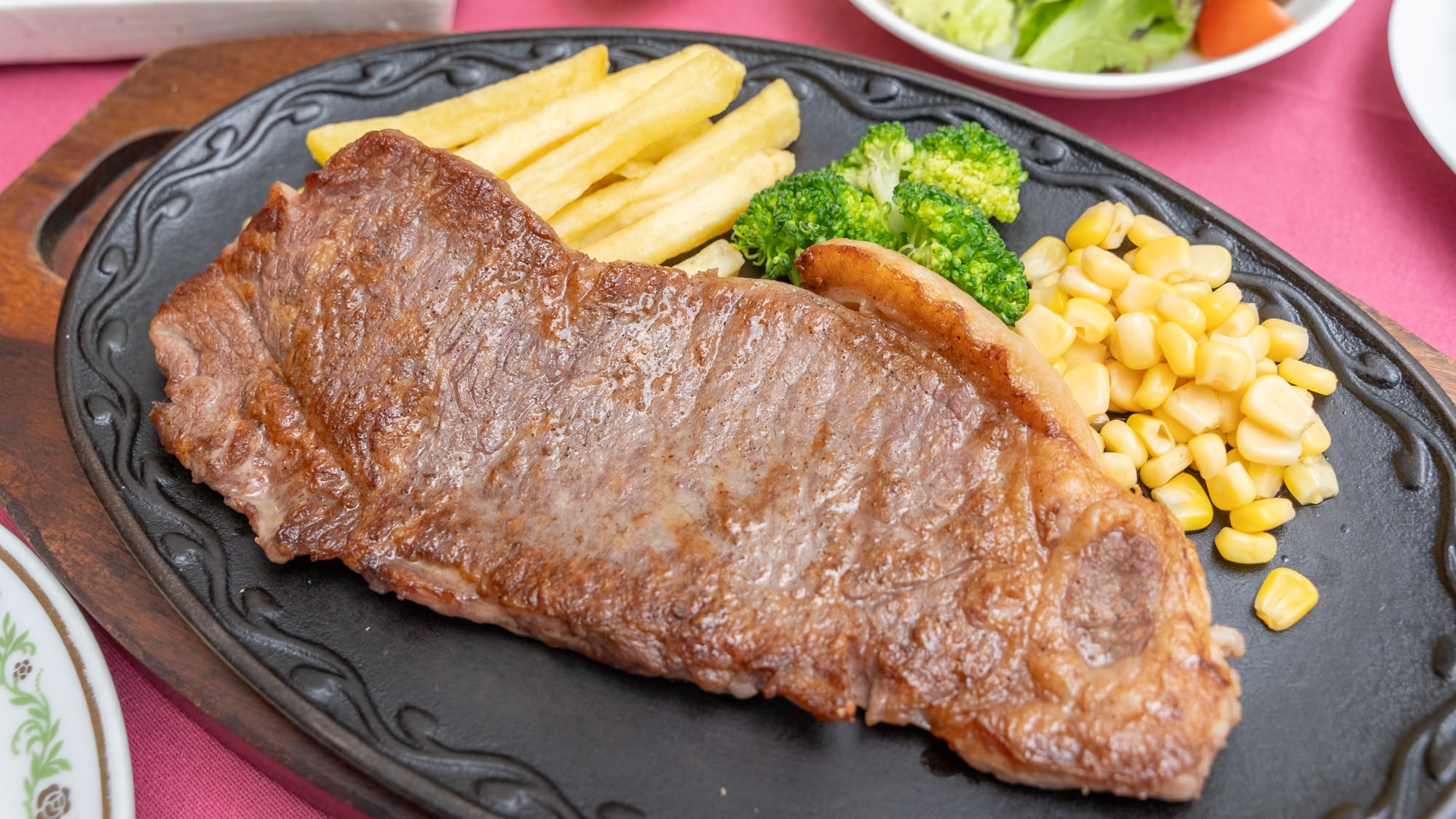 【秋田得旅】【２食付】＜秋田牛サーロインステーキ定食＞秋田が育んだ美食の極みを堪能