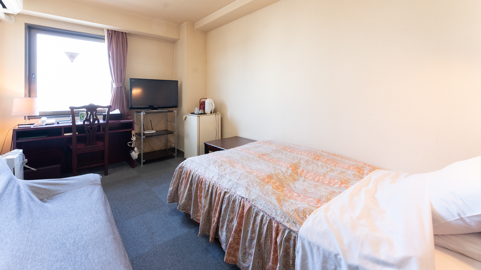 【セミダブルA】□喫煙□ソファー付（15平米）