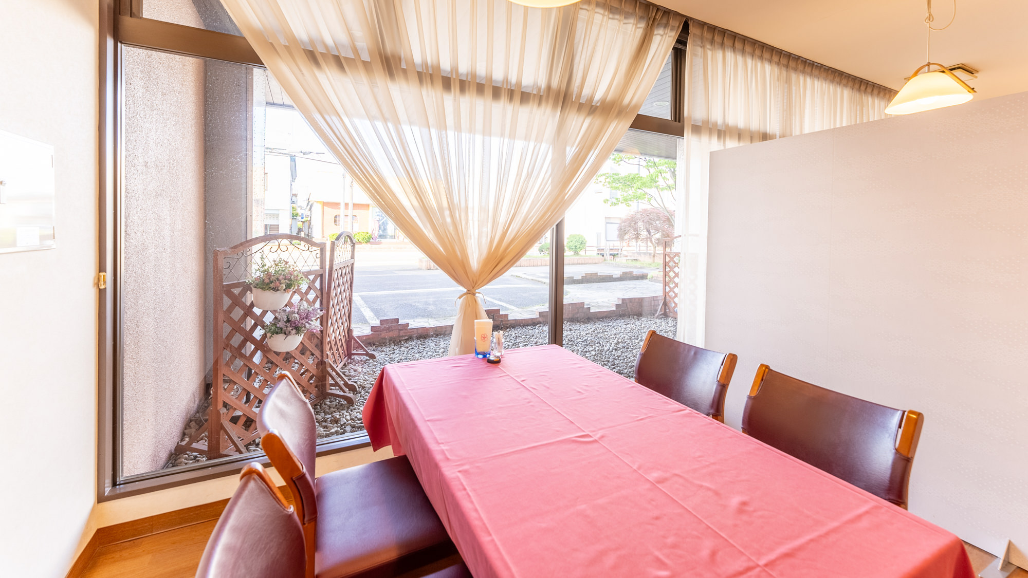 【レストラン ネージュ】軽食からディナーまで豊富なメニュー