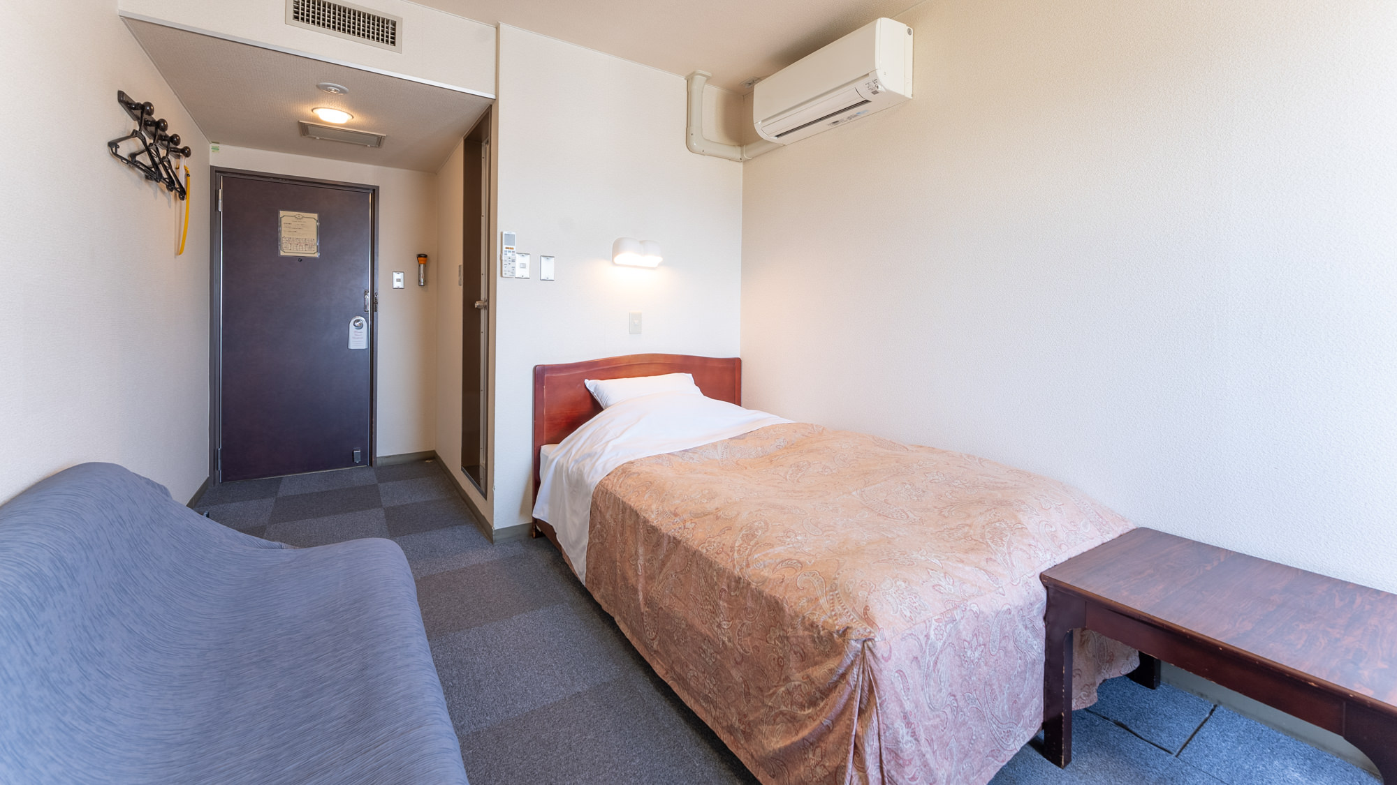 【セミダブルA】■禁煙■ソファー付（15平米）