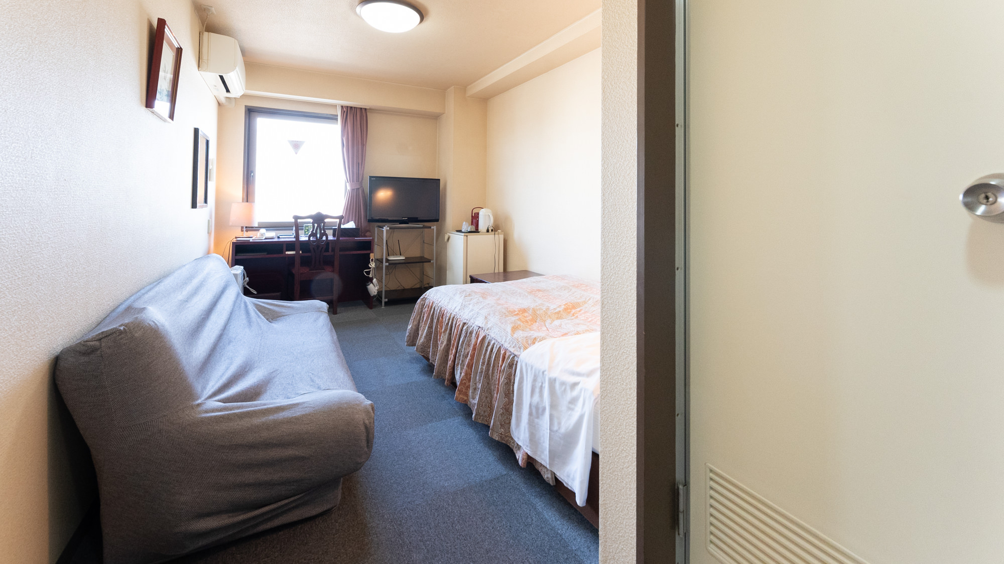 【セミダブルA】□喫煙□ソファー付（15平米）