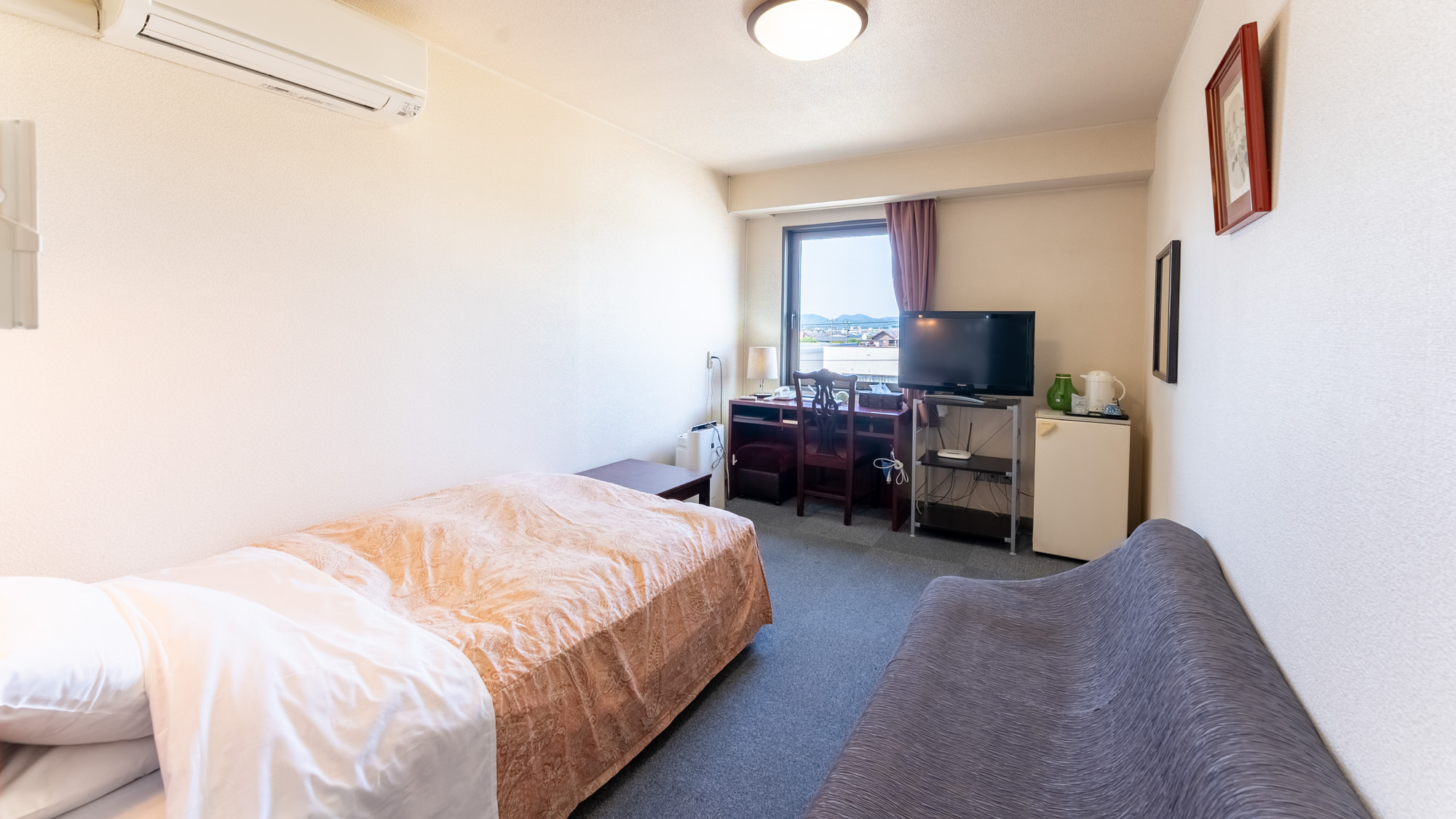 【セミダブルA】■禁煙■ソファー付（15平米）