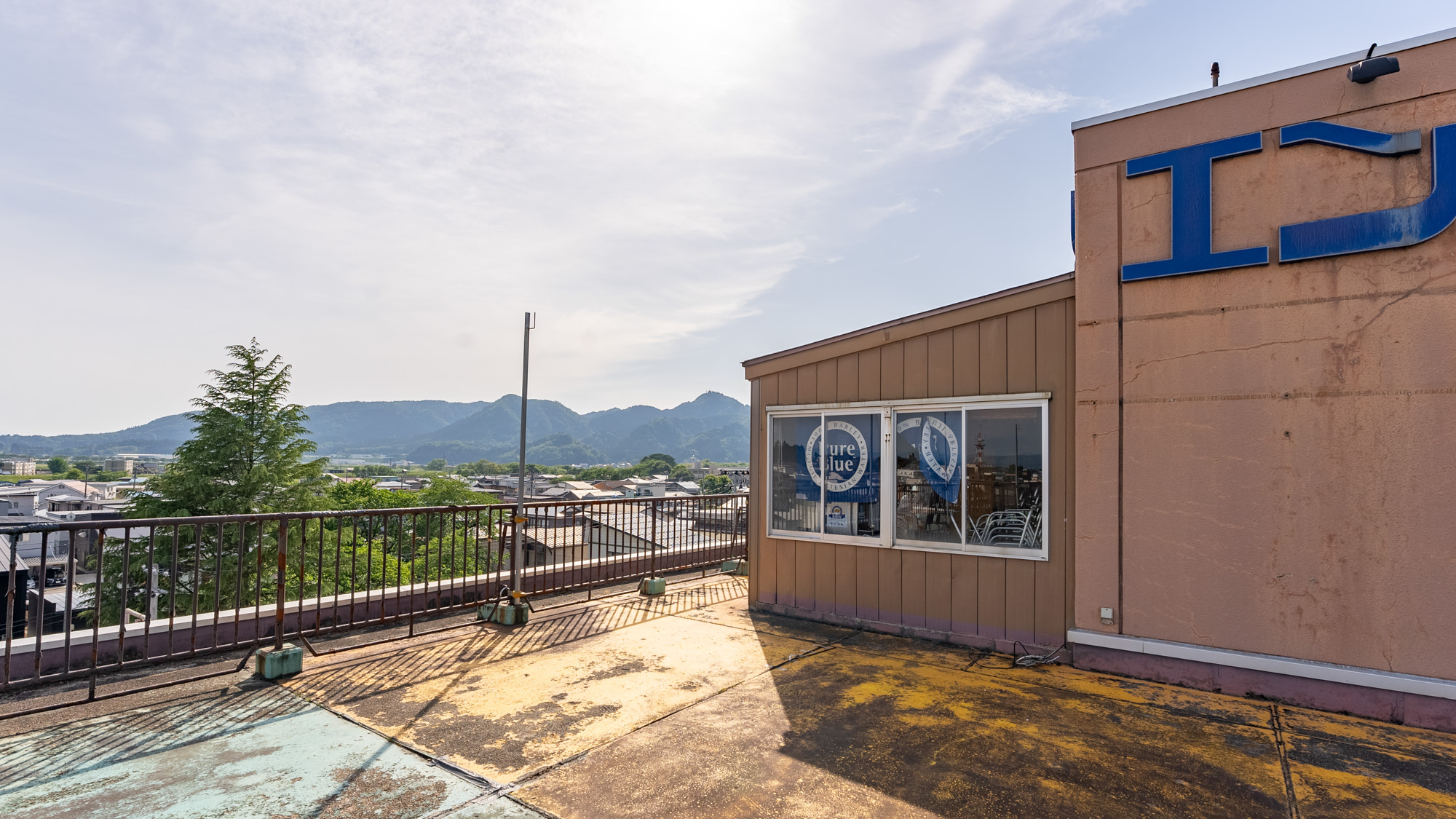 【施設設備】屋上では夏季限定でビアガーデンも開催！