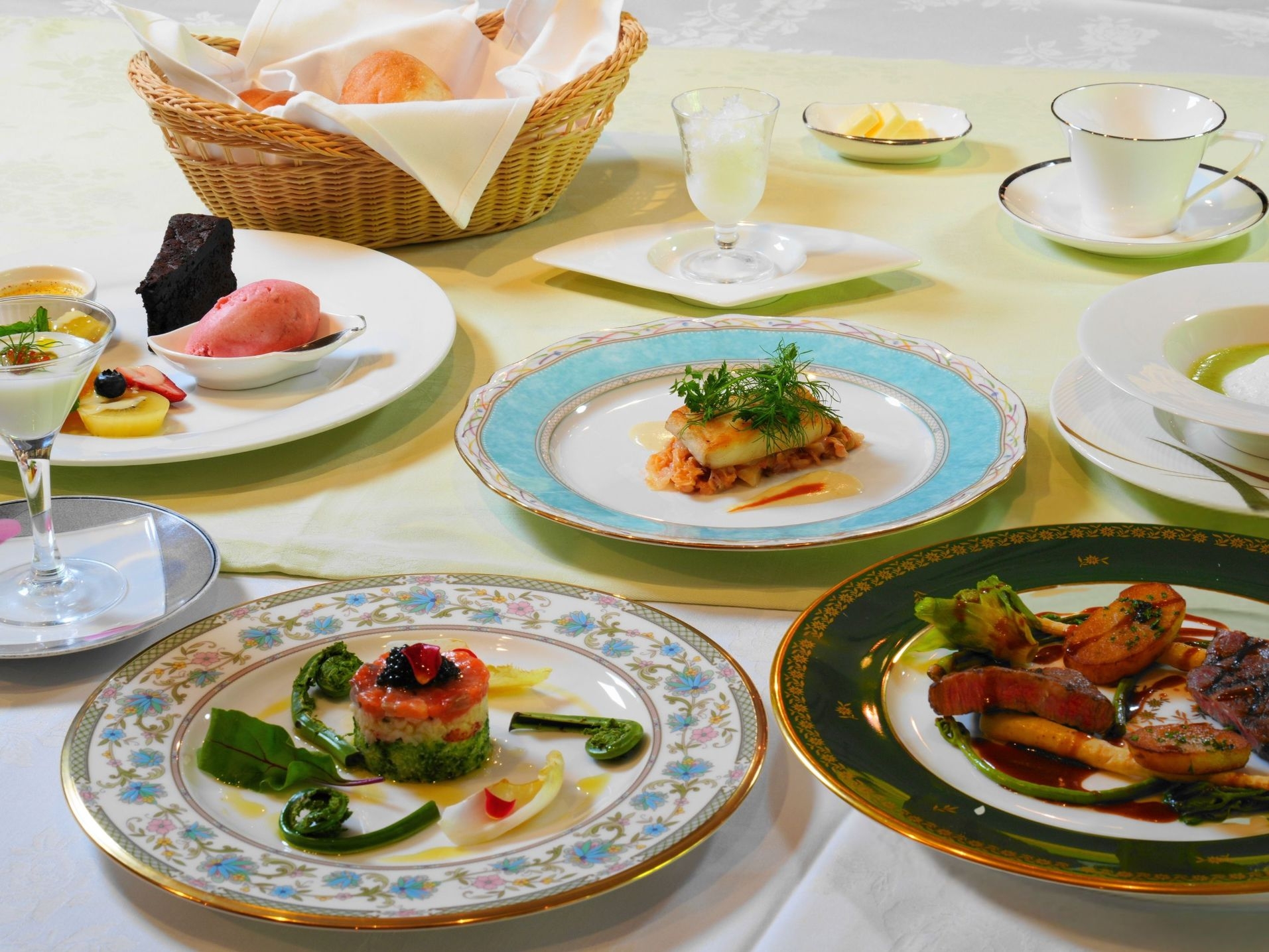 【オーベルジュ・プレリ】料理長お勧め〜ワンランクアップ♪リゾートホテルで愉しむフレンチフルコース