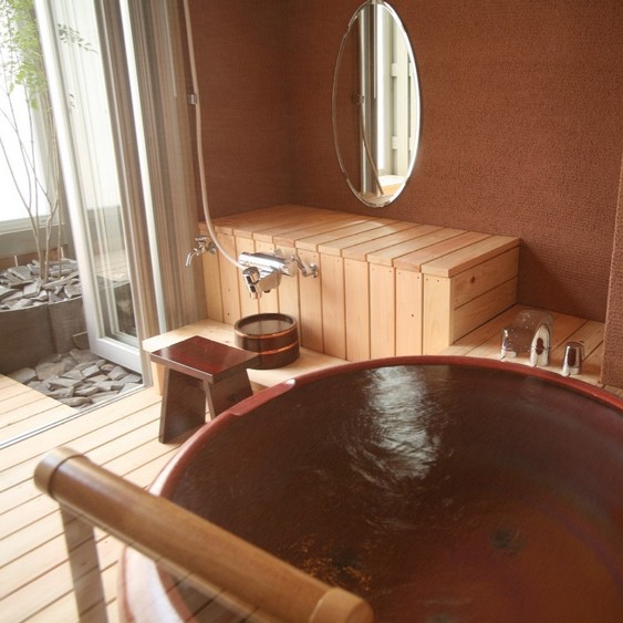 Sense of separation / "Sea Suite" with semi-open-air bath [Soil / Star] Room / No305 Shigaraki ware bathtub
