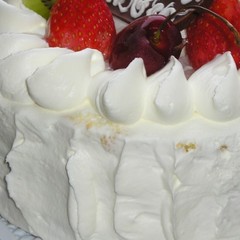 誕生日など記念日にはケーキのご手配も可能です。
