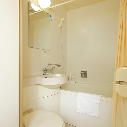 【洋室】洋室は便利なユニットバスをご利用ください。4階のお風呂も利用可能です