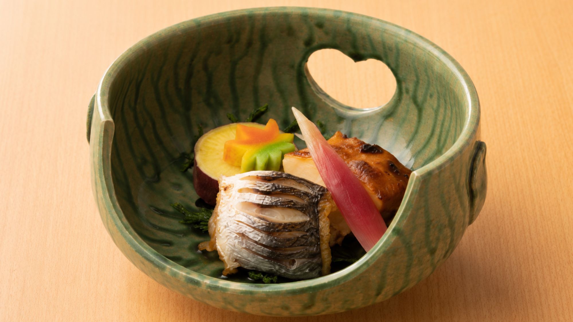 【夕食のみ・朝食なし｜早朝発の方におすすめ】料理長厳選の人気会席＜特選会席■／半個室＞