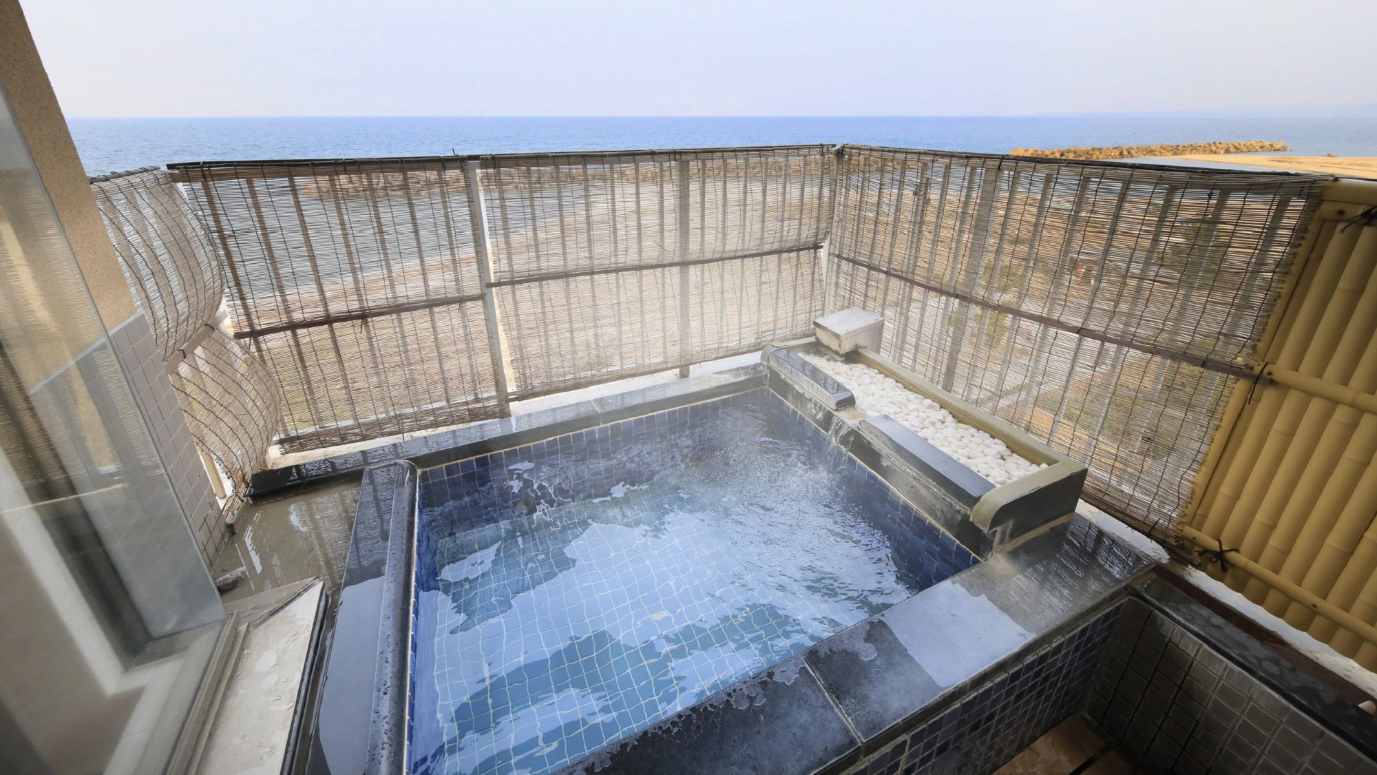 【露天風呂＆展望ジャグジー付き】和室13畳（一例）