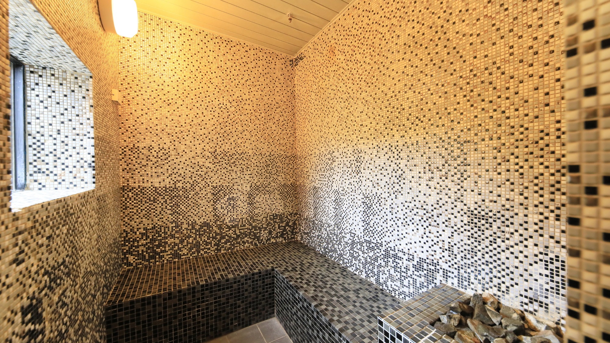 【露天風呂棟／女性用】アロマスチームサウナ